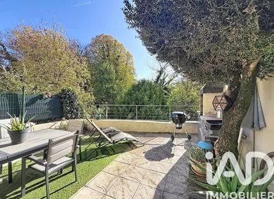 Maison de ville à Saint-Zacharie (83640)