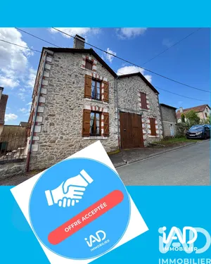 Maison de village à Saint-Saud-Lacoussière (24470)