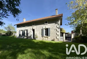 Maison de campagne à Condéon (16360)