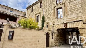 Castle at Caderousse (84860)