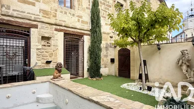 Castle in Caderousse (84860)