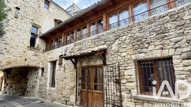 Castle in Caderousse (84860)