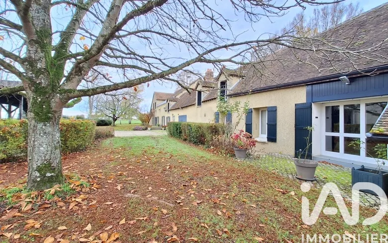Maison 18 pièces 700 m² · à Montacher-Villegardin · 700 m² · 680 000 €