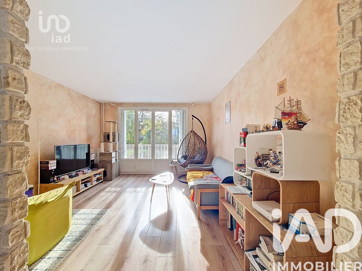 appartement à Égly