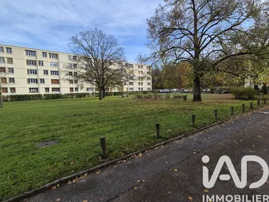 Apartment in Avon (77210)
