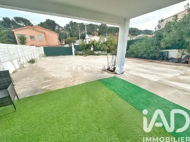 Immeuble à La Seyne-sur-Mer (83500)