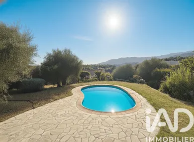 Maison traditionnelle à Le Rouret (06650)