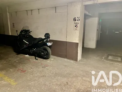 Parking à Paris (75020)