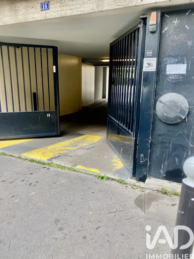 Parking à Paris (75020)