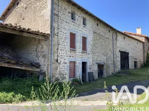 Farm at Saint-Amant-Roche-Savine (63890)