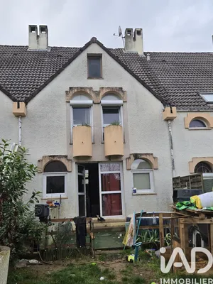 House at Paron (89100)