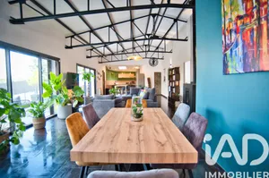 Architectural house at Milhaud (30540)