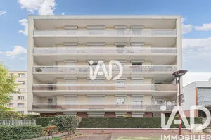 Apartment at Bondy (93140)