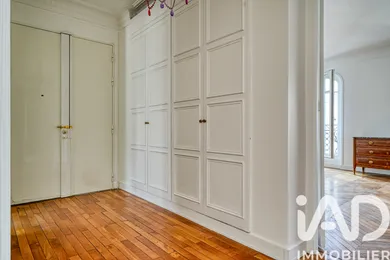 Apartment in Paris (75017)