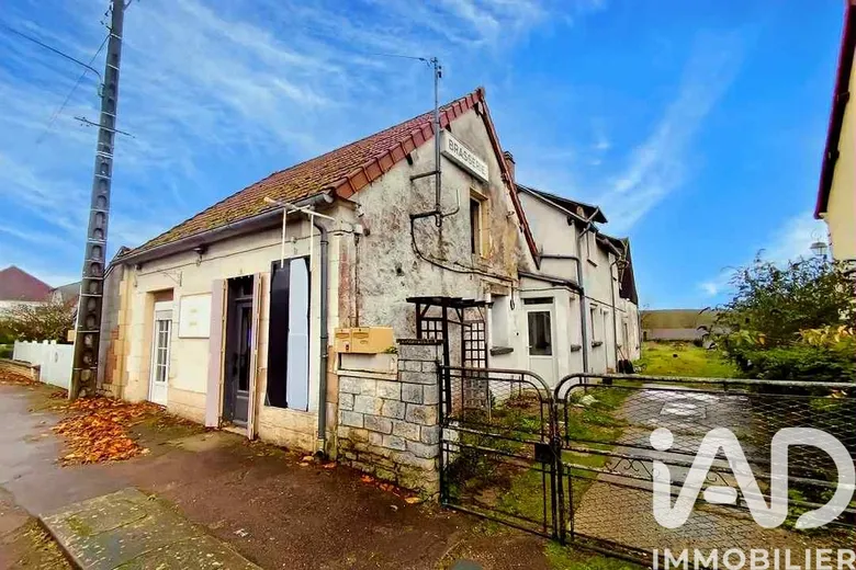 Immeuble 221 m² · à Donzy · 221 m² · 102 000 €