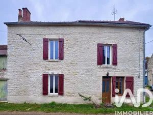 Village house at Lucy-sur-Cure (89270)