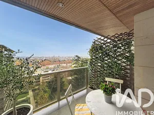 Apartment at Saint-Cloud (92210)