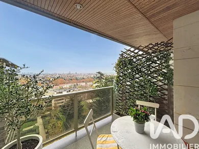 Apartment at Saint-Cloud (92210)