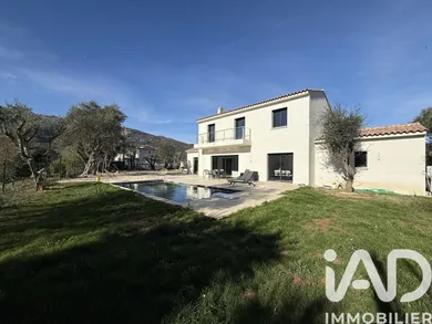 Maison traditionnelle à Saint-Martin-du-Var (06670)