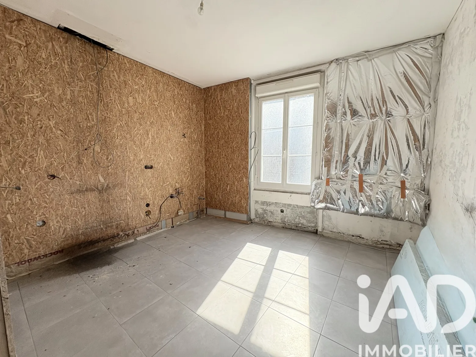 Vente appartement à Bourgueil (37140) : immeuble 5 pièces 75 m² — 3