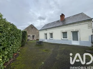 House at Courléon (49390)