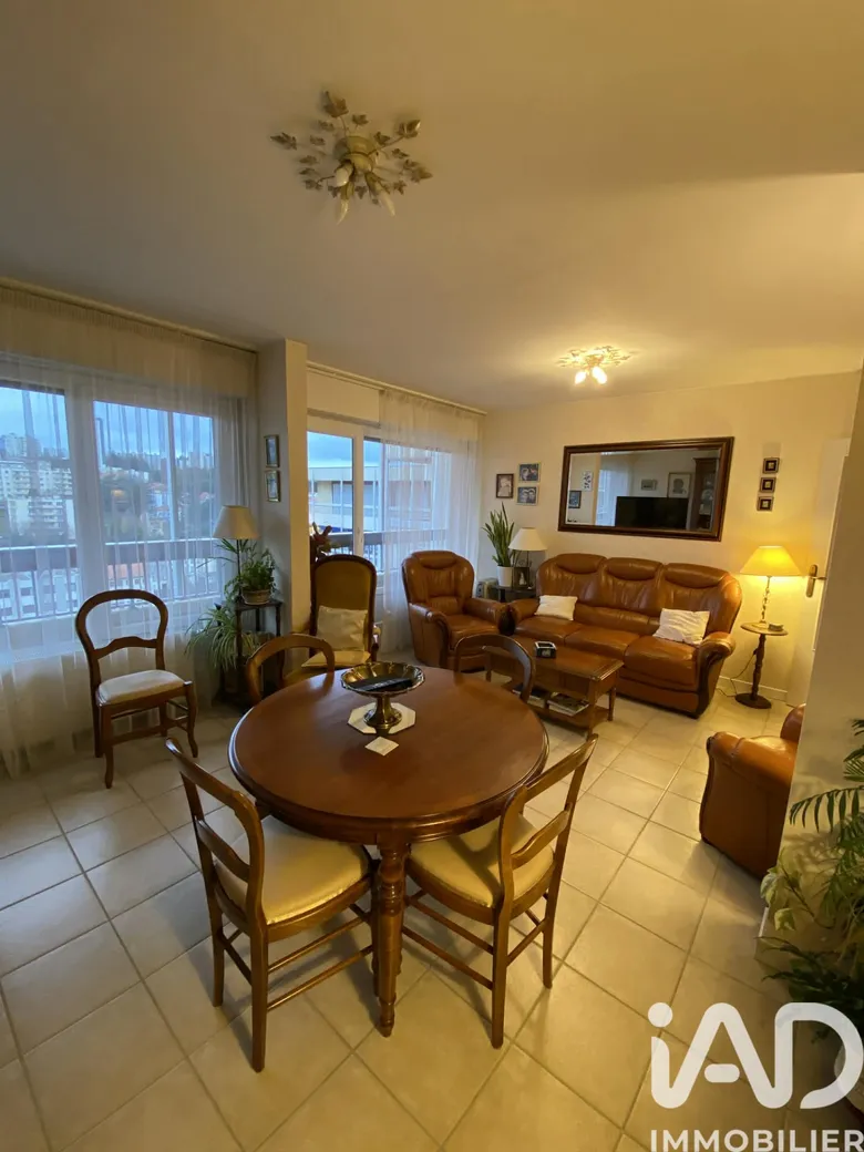 Appartement 2 pièces 67 m² · à Saint-Étienne · 67 m² · 75 000 €