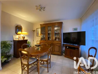 Apartment in Saint-Étienne (42100)