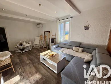 Village house in Sarrians (84260)