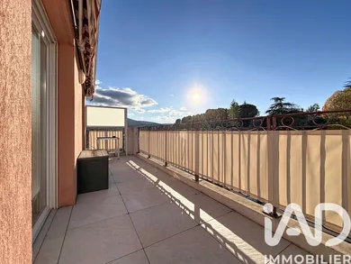 Appartement à Saint-Zacharie (83640)