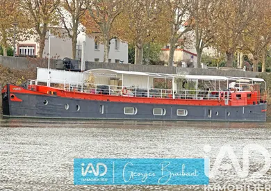 Barge in Villeneuve-la-Garenne (92390)