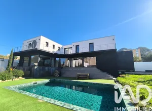 Architectural house at Marseille (13010)