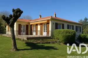 House at Cambes (33880)