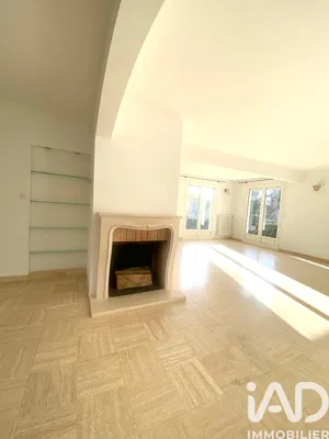 House in Crespières (78121)