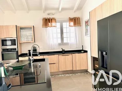 Architectural house in Bouillante (97125)