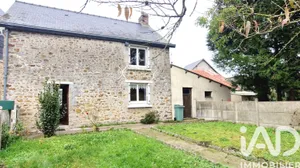 Village house at Saint-Germain-le-Guillaume (53240)