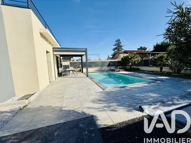 Architectural house in Saint-Cyr-sur-le-Rhône (69560)