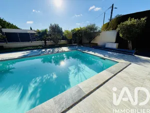 Architectural house at Saint-Cyr-sur-le-Rhône (69560)