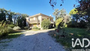 Traditional house at Velleron (84740)