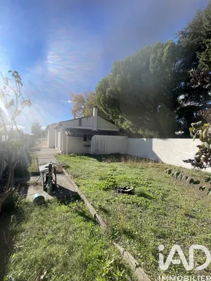 House at Milhaud (30540)