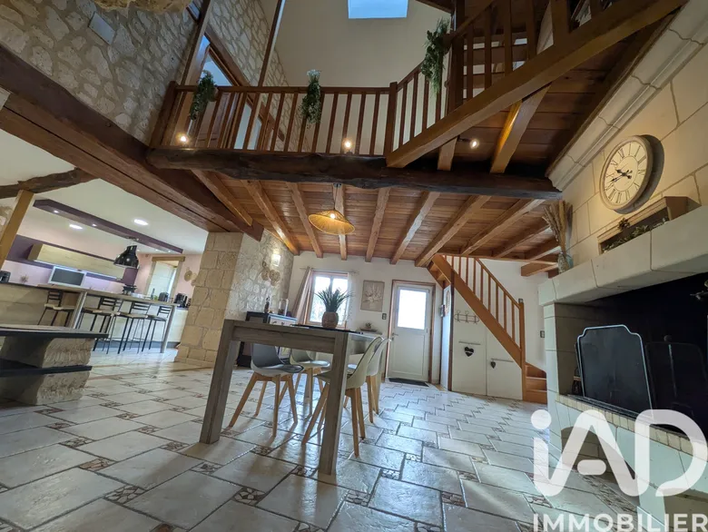 Maison 8 pièces 204 m² · à Saint-Germain-sur-Vienne · 204 m² · 330 000 €