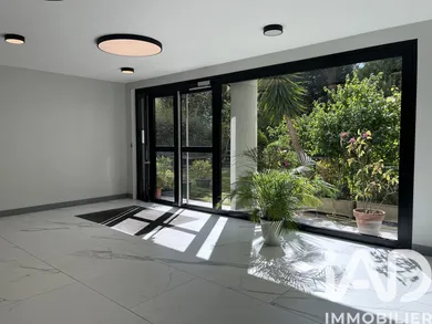 Apartment in Paris (75016)