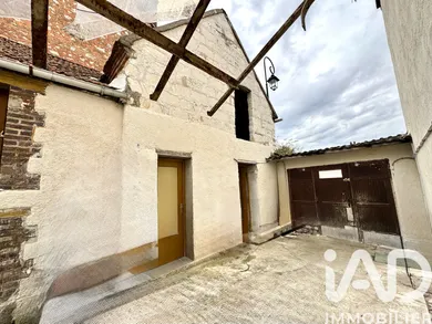 Townhouse in Villeneuve-l'Archevêque (89190)