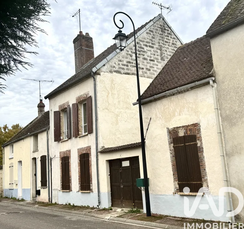 Maison 4 pièces 85 m² · à Villeneuve-l'Archevêque · 85 m² · 90 000 €