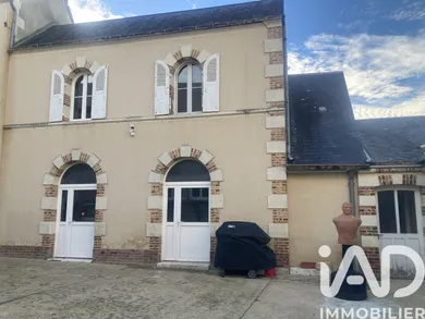 Immeuble à Bessé-sur-Braye (72310)