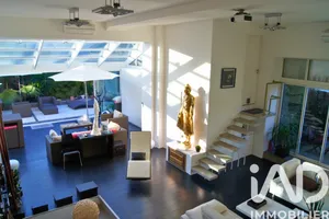 Architectural house at La Garde (83130)