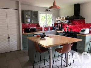 Detached house at La Roche-sur-Yon (85000)