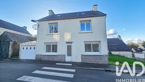 Village house at Lannéanou (29640)