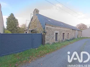 Village house at Roudouallec (56110)