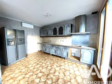 House in Saint-Thibault-des-Vignes (77400)