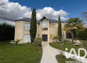 Architectural house at Noisy-le-Grand (93160)